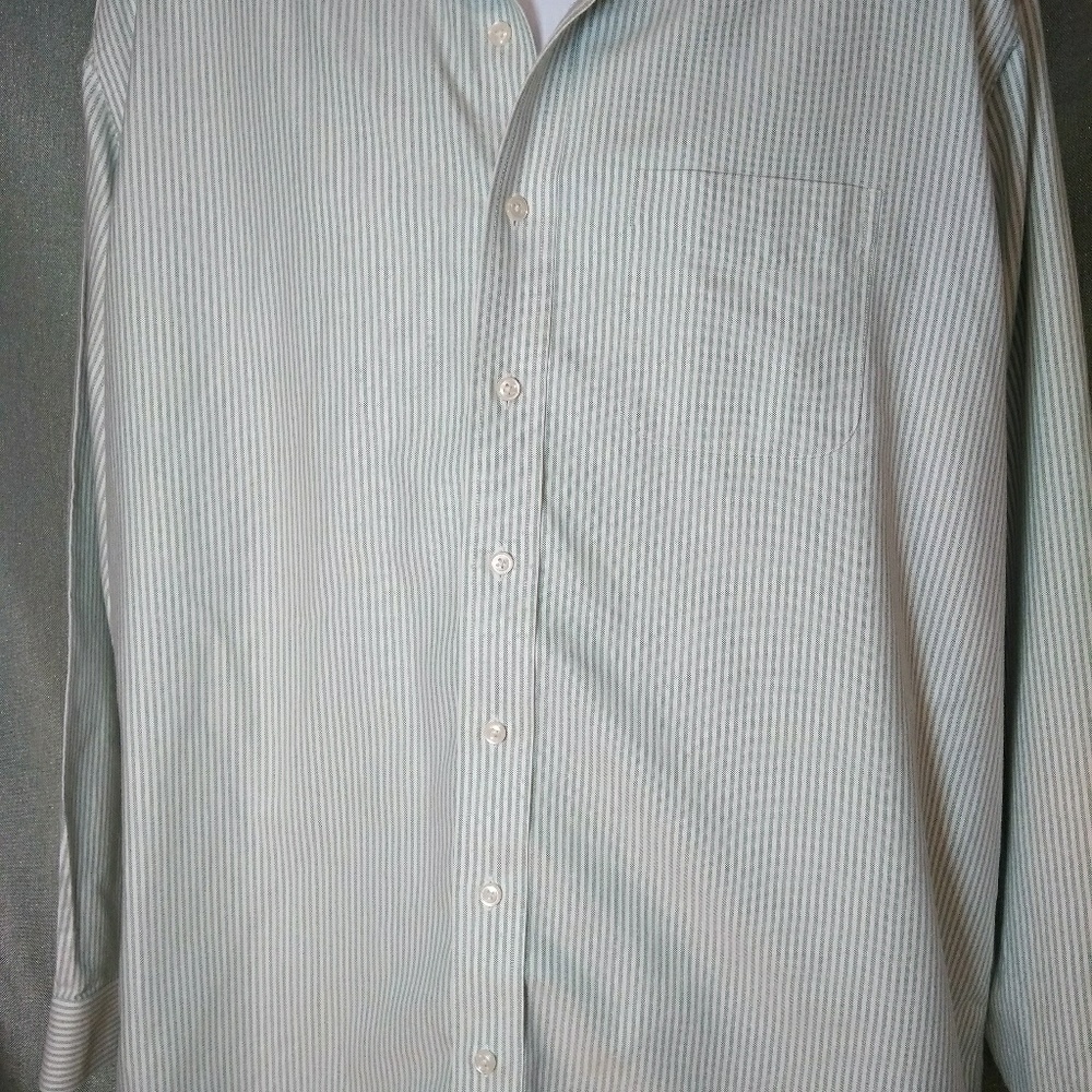 L.L Bean Men's shirt . Stripes. Green and white .
